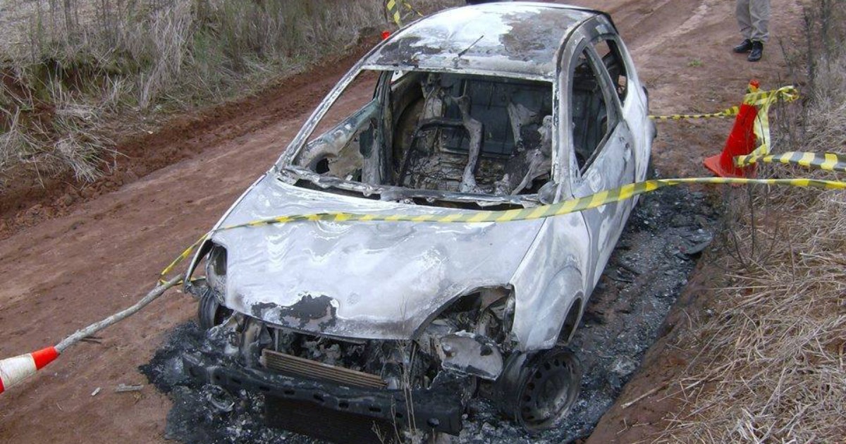 G1 Corpo é encontrado carbonizado dentro de carro de jovem no RS