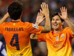 Messi e Fabregas gol Barcelona (Foto: Reuters)