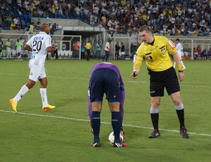 Árbitro Anderson Daronco - Fábio - goleiro do Cruzeiro (Foto: Augusto Gomes/GloboEsporte.com)