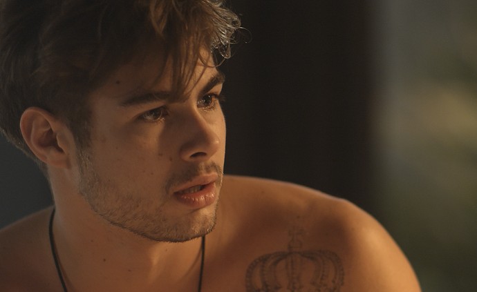 Léo Régis fica chocado com a revelação de Diana (Foto: TV Globo)