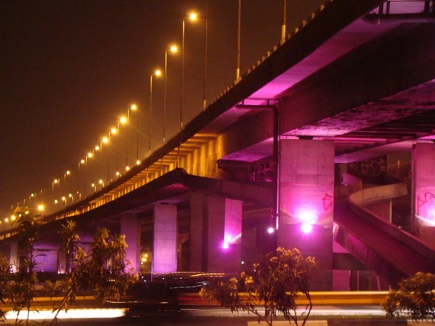 Pontes de Florianópolis ganham iluminação colorida (Foto: Divulgação/Celesc)