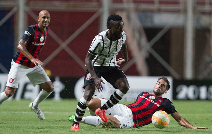 Machucados, Renato Augusto e Mendonza serão avaliados em SP