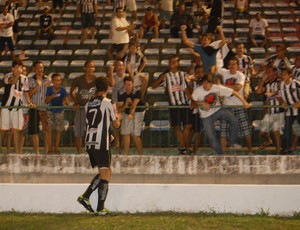 Izaías, volante do Botafogo-PB (Foto: Larissa Keren)