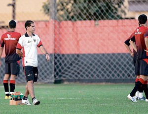 Jairo Araújo, técnico interino do Atlético-GO (Foto: Cristiano Borges/O Popular)