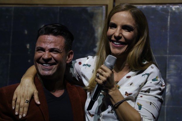 Ivete Sangalo se diverte em ensaio com Leonardo e Eduardo Costa (Foto: Fred Pontes / Divulgação)