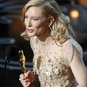 Atriz Cate Blanchett adota uma menina (Atriz Cate Blanchett adota uma menina (REUTERS/Lucy Nicholson))