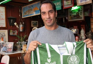 Edmundo aprova gritos a Zé Roberto, mas elege Dudu como 