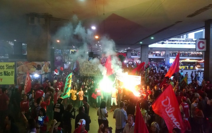 Sinalizador, rodoviária, Manifestantes, cut, protesto, Brasília