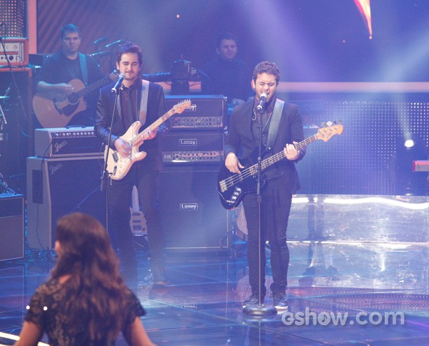 Primeira banda a tocar na final, Jamz alcança 61% com música de Avicii (Foto: Raphael Dias / TV Globo)