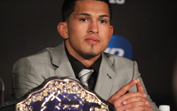 Anthony Pettis coletiva UFC 164 (Foto: Evelyn Rodrigues)