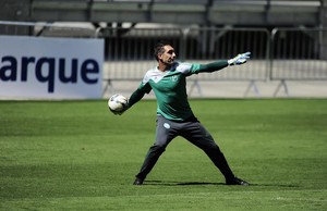 Prass espera jogo tenso no Beira-Rio e admite ficar de olho no Vitória