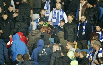 BLOG: Torcedores negros são impedidos de sair de estádio em jogo da Champions em Kiev