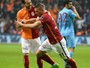 Turco "expulsa" juiz após pênalti, e Trabzonspor termina jogo com sete