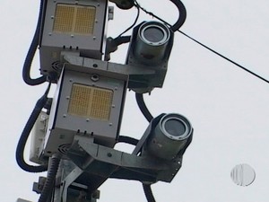 Motoristas multados no radar dedo-duro em Mogi das Cruzes devem ser ressarcidos (Foto: Reprodução/TV Diário)