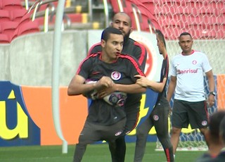 Anderson William briga Inter (Foto: Reprodução/RBS TV)
