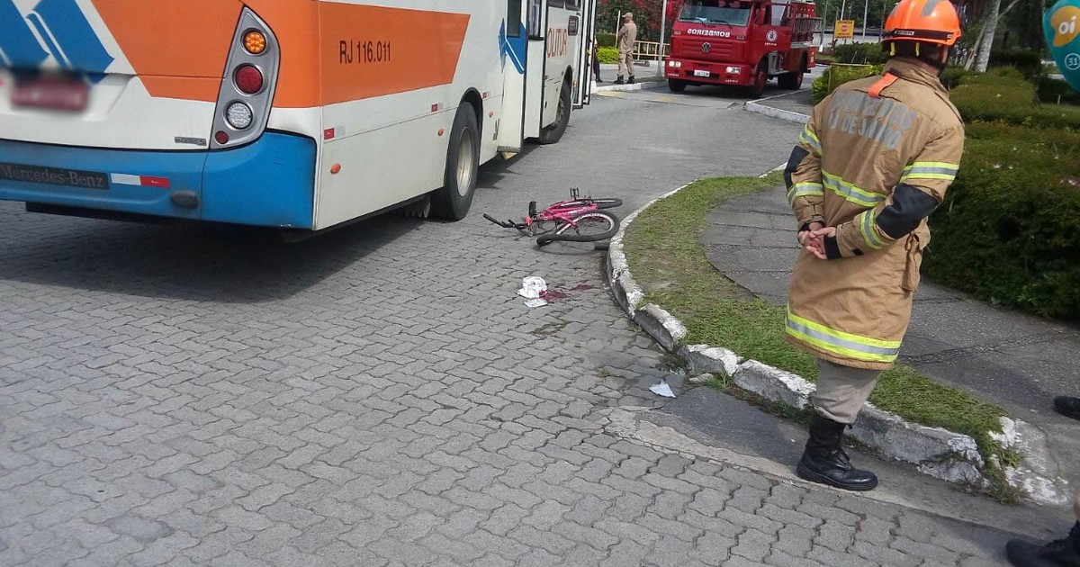G1 - Ciclista é atropelada por ônibus em Angra dos Reis, RJ ... - Globo.com