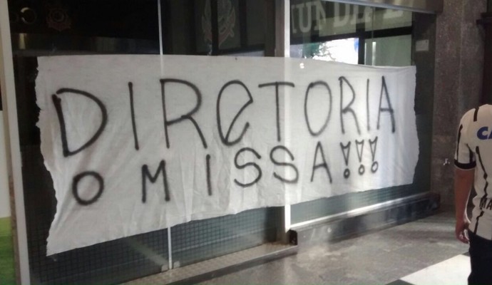 Corinthians Protesto Torcida (Foto: Marcelo Braga)