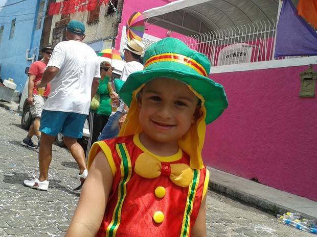 Lucas Trigueiro, de três anos, veio a Olinda fantasiado de Visconde de Sabugosa.  (Foto: Thaís Queiroz/G1)