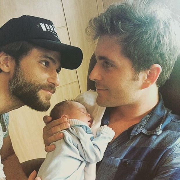 Thiago Gagliasso posa com o filho e o irmão, Bruno (Foto: Instagram)