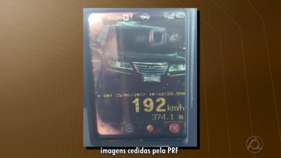 Carro foi flagrado a 192 km/h na cidade de Patos, no Sertão da Paraíba (Foto: Reprodução/TV Cabo Branco)