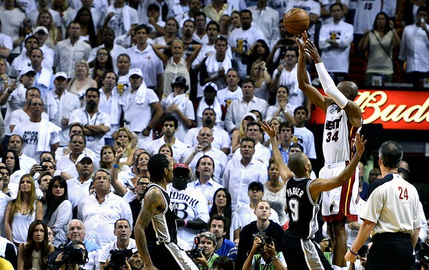 Ray Allen NBA Miami Heat San Antonio jogo 6 (Foto: EFE)