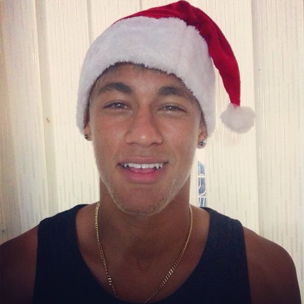 Neymar, gorro do Papai Noel (Foto: Reprodução / Instagram)