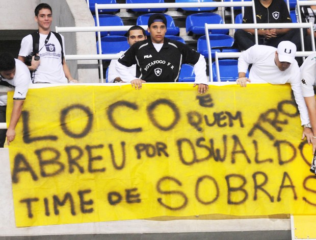 Faixa de protesto para o Botafogo, Egenhão, Botafogo e Sport (Foto: Dhavid Normando / Agência Estado)