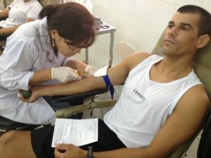 Denílson doa sangue pela primeira vez (Foto: Ivanete Damasceno/G1)
