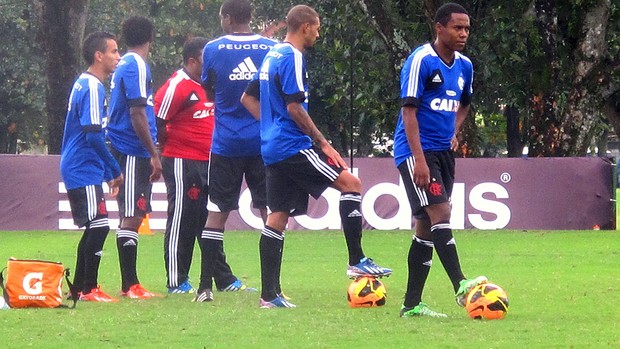 Elias treino Flamengo (Foto: Fabio Leme)