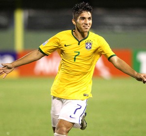 Andrey Ramos comemora gol do Brasil contra a Colômbia - sub 17 (Foto: Agência EFE)