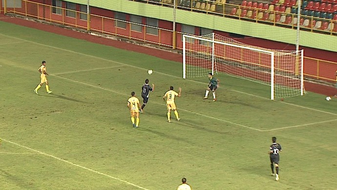 Daniego vasco-ac quase gol de placa na Arena da Floresta (Foto: Reprodução/TV Acre)
