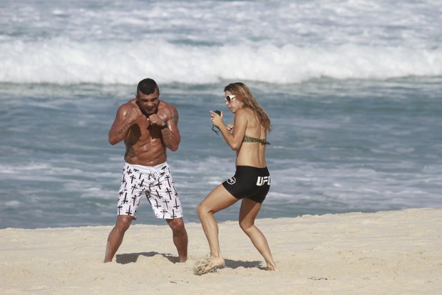 VITOR BELFORT E JOANA PRADO (Foto: Dilson Silva/Ag News)