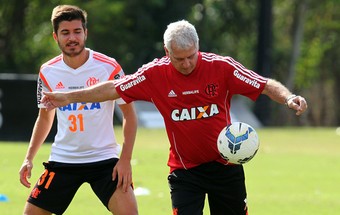 Antonio Mello preparador físico do Flamengo e Mattheus (Foto: Gilvan de Souza / Flamengo) Antonio Mello preparador físico do Flamengo e Mattheus (Foto: Gilvan de Souza / Flamengo)