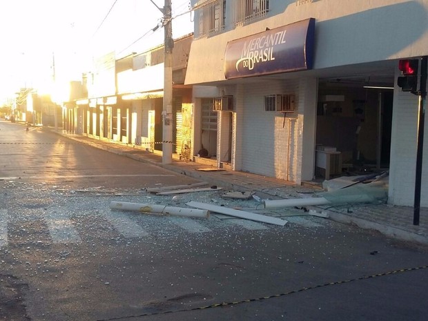 Ainda não há infromações se algum dinheiro foi levado (Foto: Divulgação / Polícia Militar)