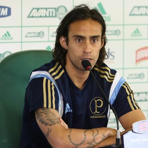 Valdivia e Tobio fazem tratamento em treinamento fechado do Palmeiras