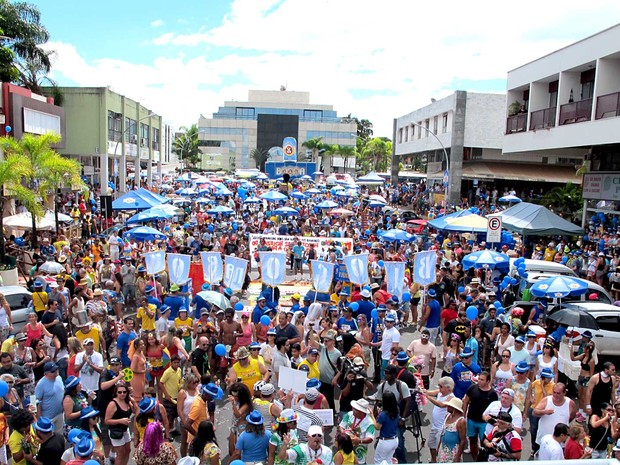 Foliões durante concentração do bloco Pacotão, no carnaval de Brasília (Foto: Lucas Nanini/G1) Foliões durante concentração do bloco Pacotão, no carnaval de Brasília (Foto: Lucas Nanini/G1)