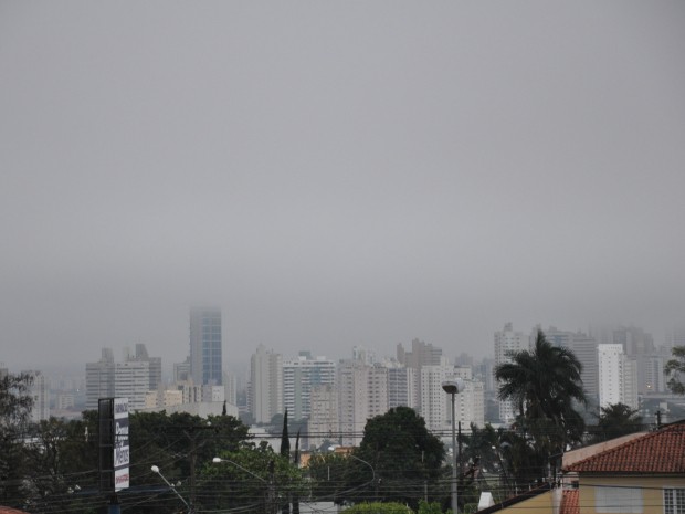 Céu em Campo Grande na manhã desta terça-feira (17). (Foto: Gustavo Arakaki/ G1 MS)