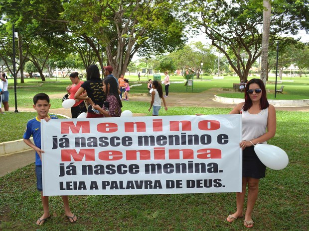 Protesto começou na Praça da Vitória, em Ariquemes (Foto: Ana Claudia Ferreira/G1) Protesto começou na Praça da Vitória, em Ariquemes (Foto: Ana Claudia Ferreira/G1)