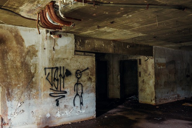Prédio está abandonado desde 2001 (Foto: Glauco Araújo/G1)
