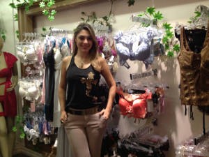 Lingeries são os artigos mais procurados na loja de Denise (Foto: Divulgação / Miss Valentaine)