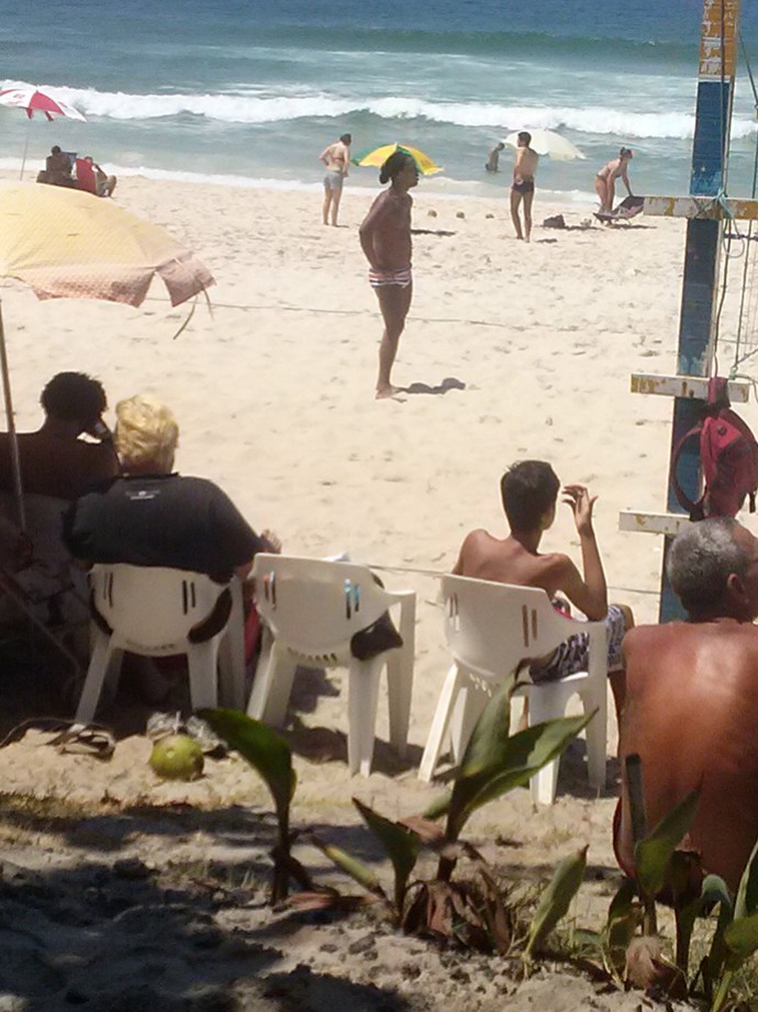 Ronaldinho gaucho joga futevôlei na praia (Foto: Felippe Costa)