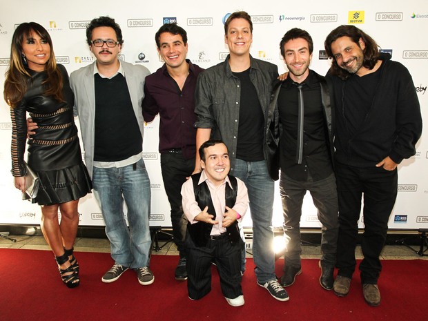 Sabrina Sato e o elenco do filme na estreia de &quot;O concurso&quot; (Foto: Manuela Scarpa e Claudio Augusto / Foto Rio News)