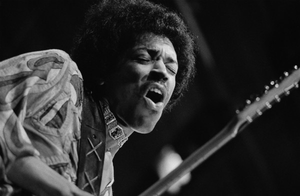 Preso com drogas algumas vezes, Hendrix morreu em 1970 após uma overdose. (Foto: Getty Images)
