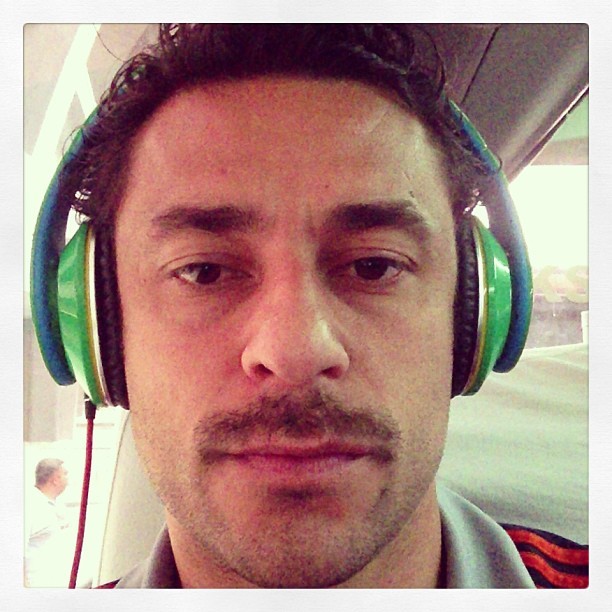 Fred deixa bigode crescer e faz foto (Foto: Instagram)