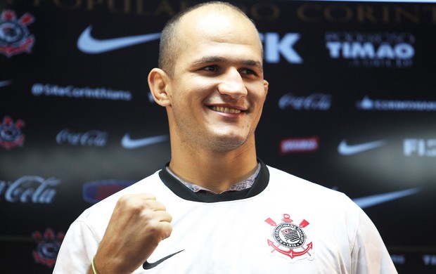 Junior Cigano agora é lutador do Corinthians (Foto: Leo Barrilari / Agência Estado)