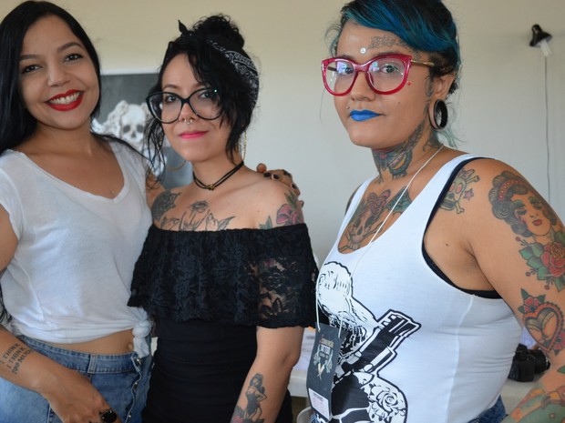 Samira, Ingrid e Elis tem dezenas de tatuagens no corpo (Foto: Eliete Marques/G1)