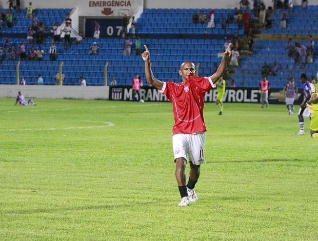 Lindoval diz que prefere enfrentar o Sampaio (Foto: Flora Dolores/O Estado)