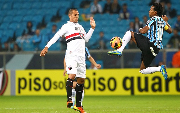 Luis Fabiano e Zé Roberto jogo Grêmio e São Paulo (Foto: Lucas Uebel / Site Oficial do Grêmio)