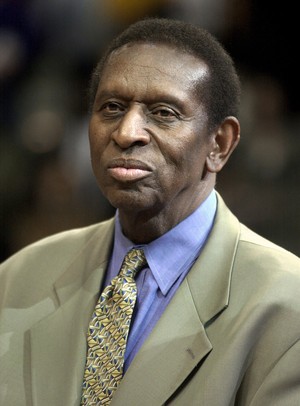 ex-jogador de basquete Earl Lloyd (Foto: AP)