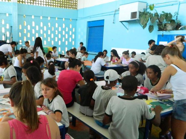 Ação feita pelos estudantes da PUC visitou uma escola pública de Campinas (Foto: Bruna Gomes/ Arquivo Pessoal)